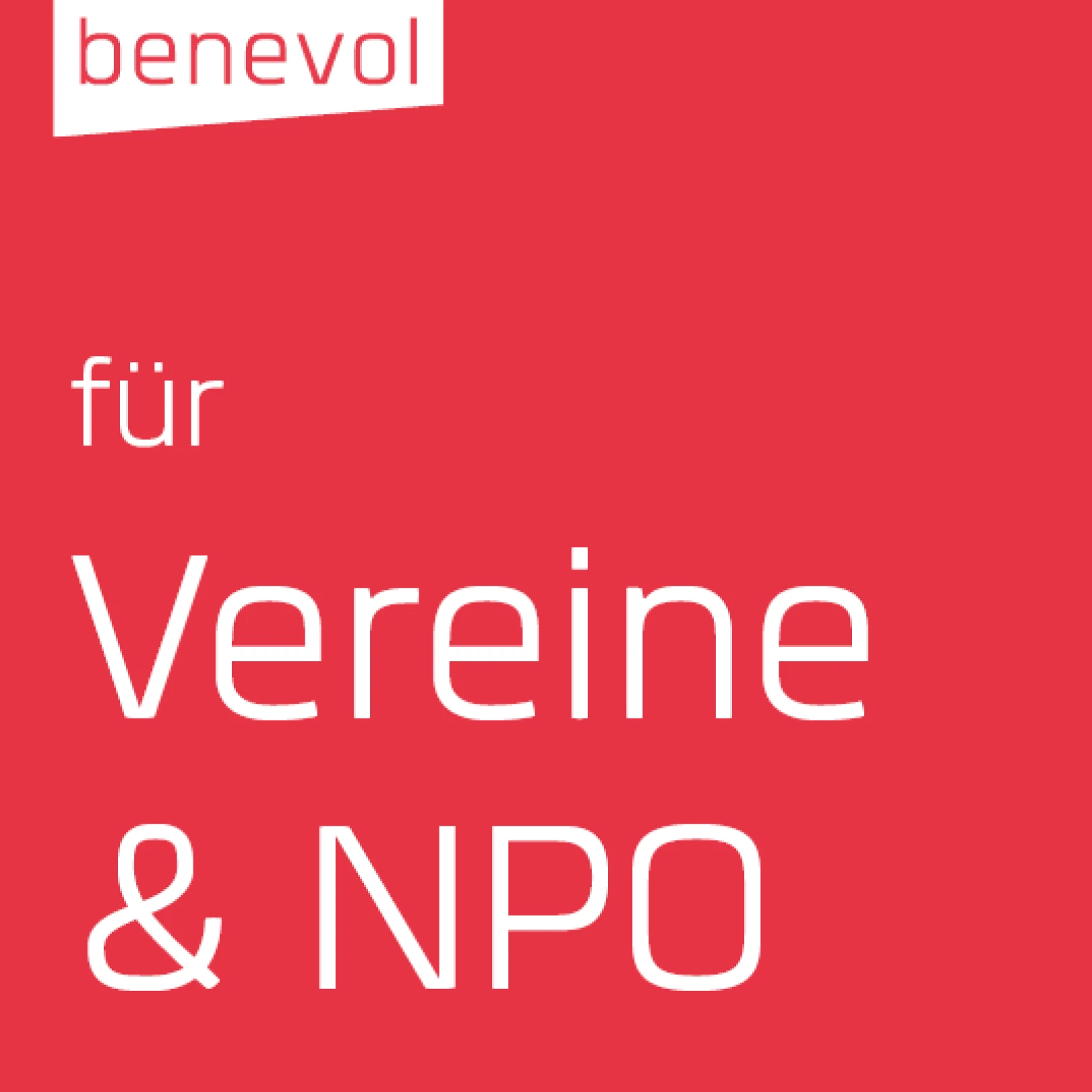 Das Bild zeigt eine Grafik mit rotem Hintergrund und weisser Schrift. Oben links steht das Logo „benevol“ in einem weissen, schräg angeschnittenen Kasten. Darunter folgt der grosse Schriftzug „Partnerschaft“, gefolgt von dem kleineren Text „für Vereine & NPO“.