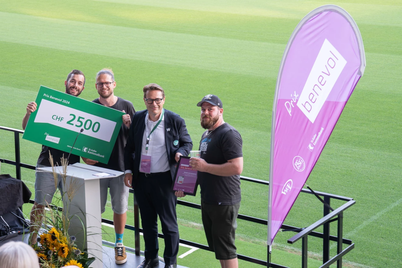 Gewinner Prix benevol 2024 – Der Verein Rockamweier sich über CHF 2500 Gutschein