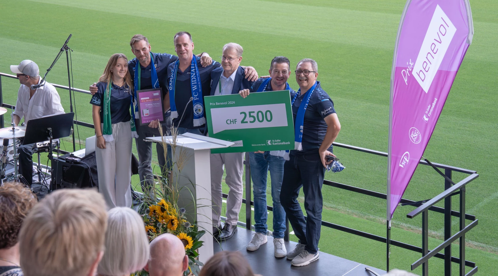 Gewinner Prix benevol 2024 – Der Verein FC Widnau Team Plus freut sich über CHF 2500 Gutschein
