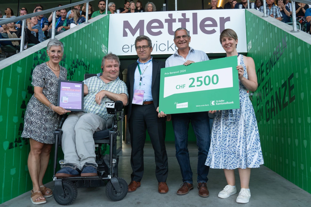 Gewinner Prix benevol 2024 – Der Verein Schänner Natur freut sich über CHF 2500 Gutschein