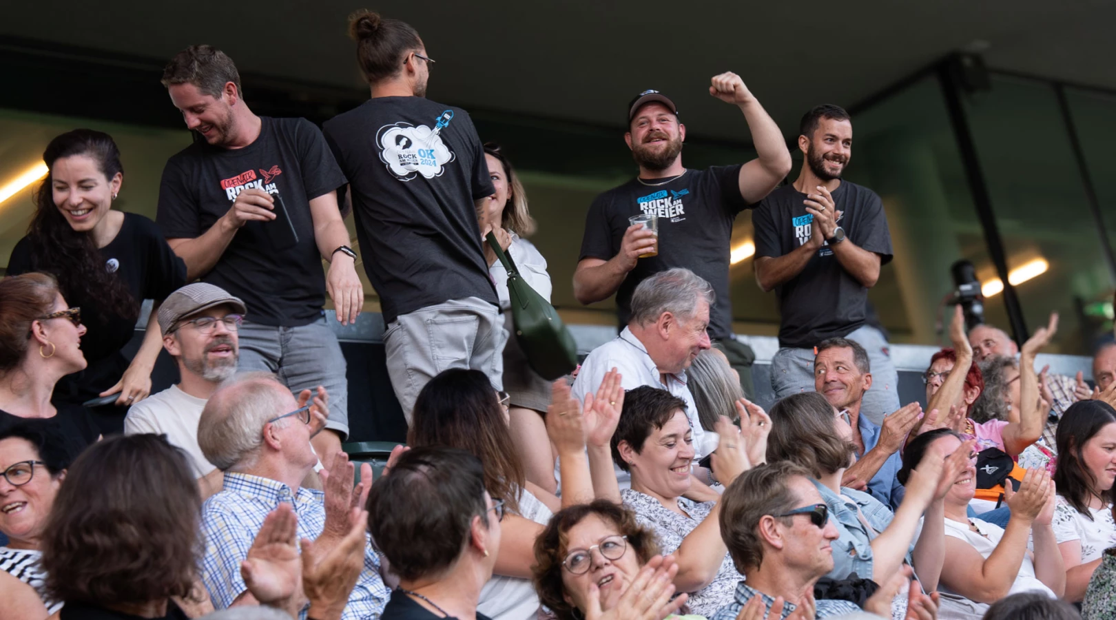 Gewinner:innen und nominierte Vereine des Prix benevol 2024 feiern ihr freiwilliges Engagement im Stadion St. Gallen.