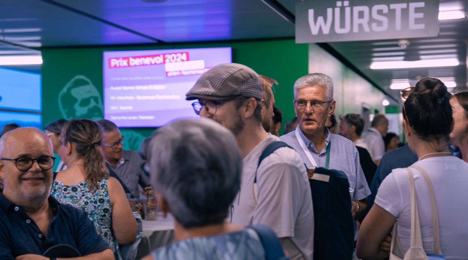 Gewinner:innen und nominierte Vereine des Prix benevol 2024 feiern ihr freiwilliges Engagement im Stadion St. Gallen.