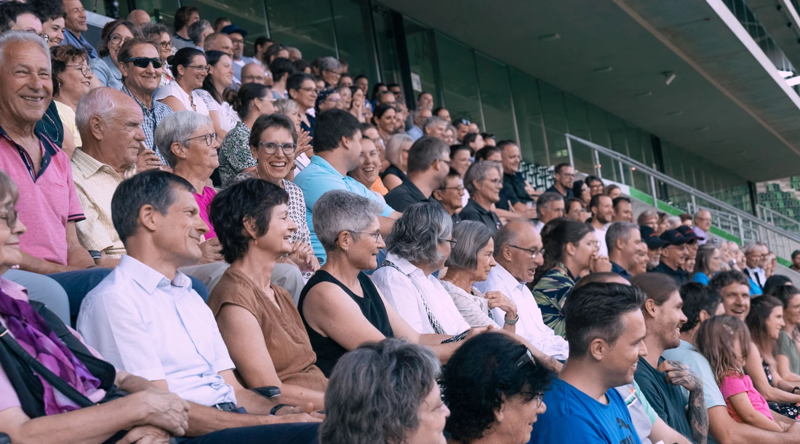 Gewinner:innen und nominierte Vereine des Prix benevol 2024 feiern ihr freiwilliges Engagement im Stadion St. Gallen.