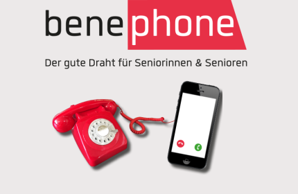 Ein analoges Telefon ist mit einem Handy verbunden. Darüber steht benephone.