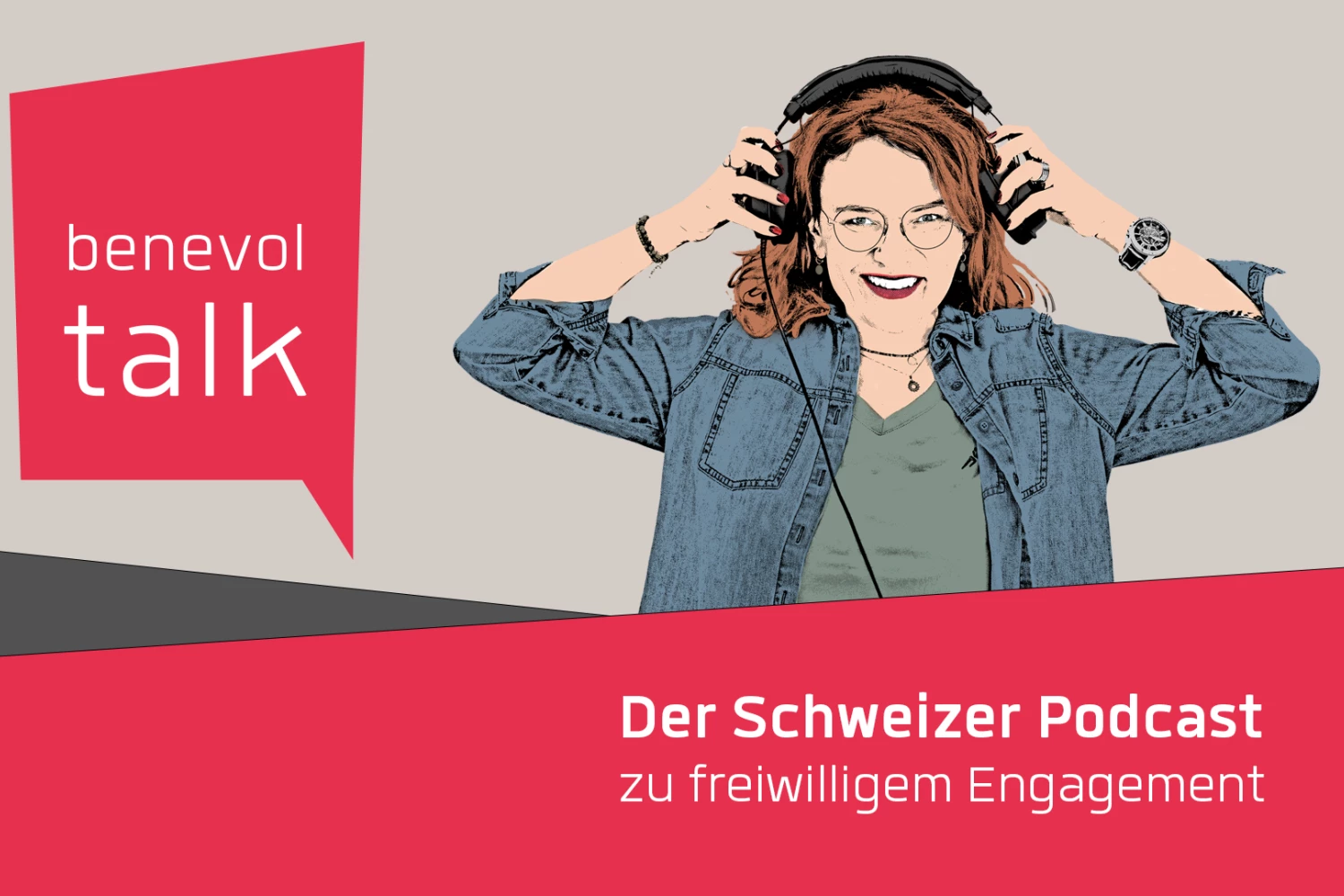 Rosalie Manser hält Kopfhörer in der Hand, bereit, den benevoltalk Podcast zu starten